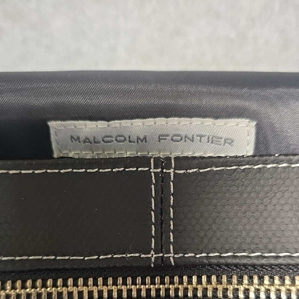 Malcolm Fontier The Entertainer Black Messenger Bag - Picture 8 of 11